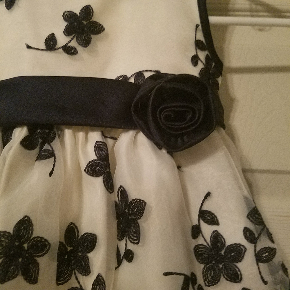 White and navy floral dress - Picture 2 of 4